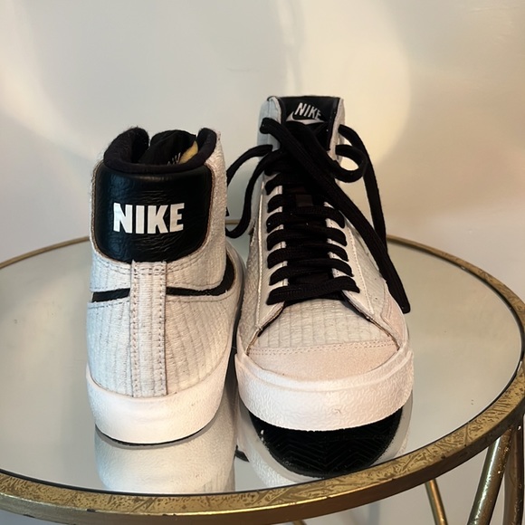 Brand new - Nike white high tops MAW - Picture 4 of 7